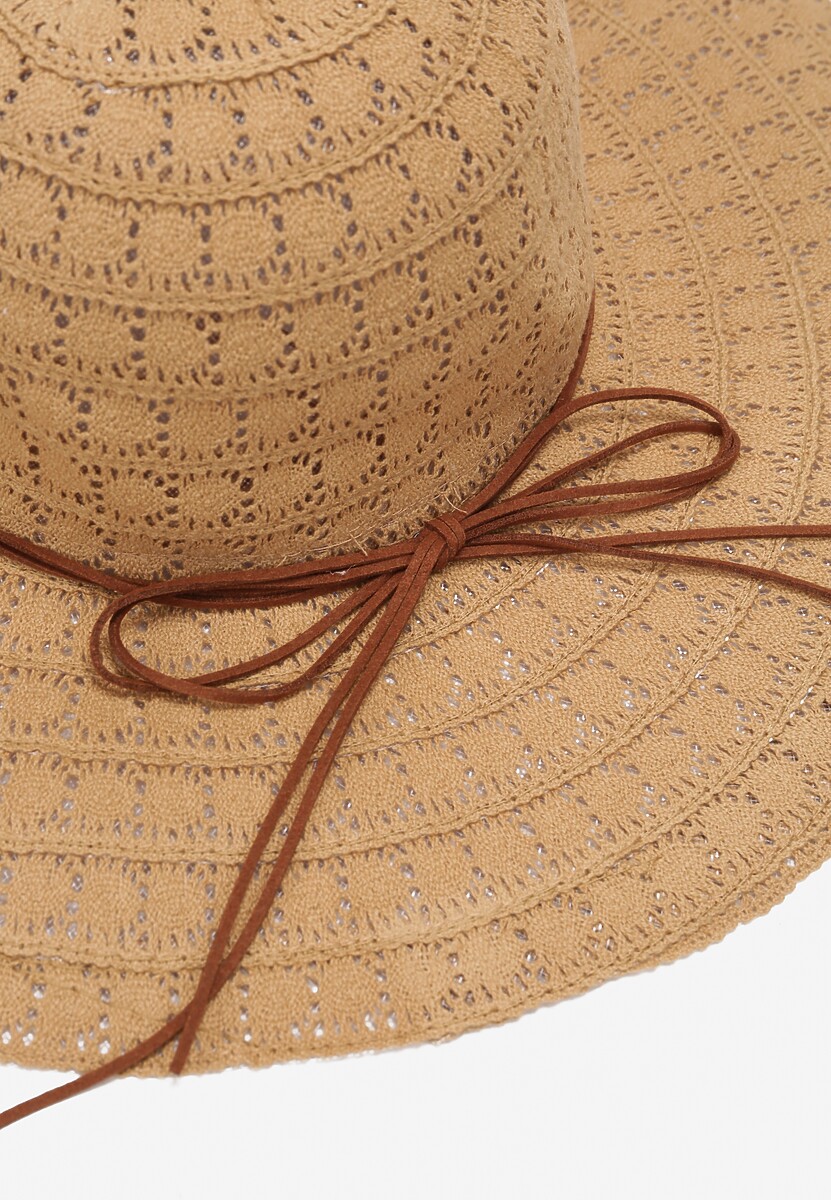 Beżowy Szeroki Kapelusz Pleciony z Ozdobnym Wiązaniem Stellan