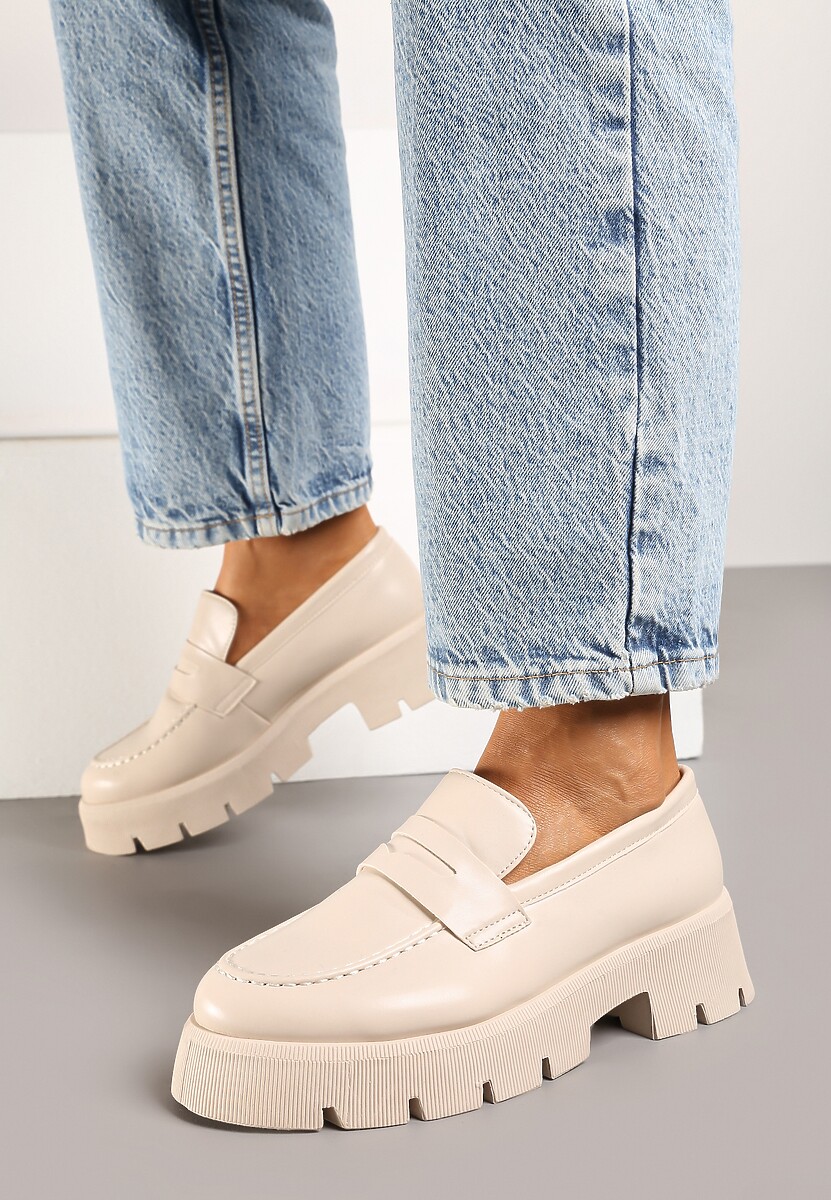 Beżowe Mokasyny na Tłoczonej Platformie Resilira