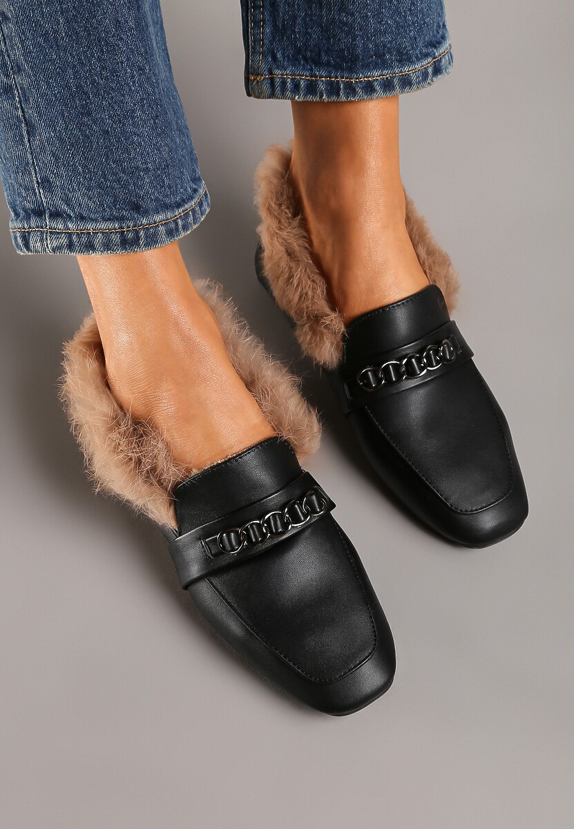 Czarne Mokasyny na Płaskiej Podeszwie z Futerkiem i Metaliczną Ozdobą Emalorae