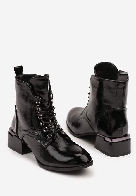 Czarne Lakierowane Botki Vices na Klocku ze Zdobieniem i Sznurowaną Cholewką Falmirea