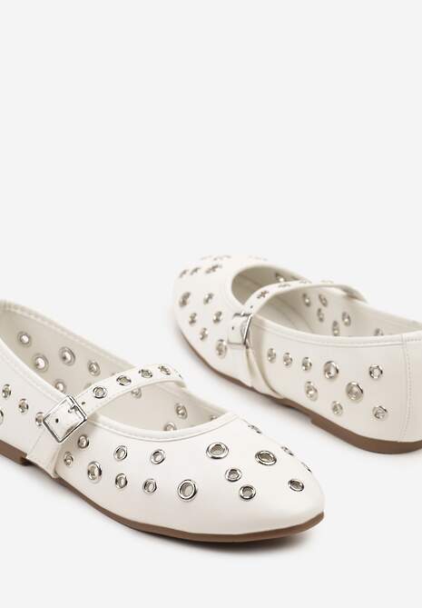 Białe Balerinki z Okrągłymi Nitami i Paseczkiem Finianis