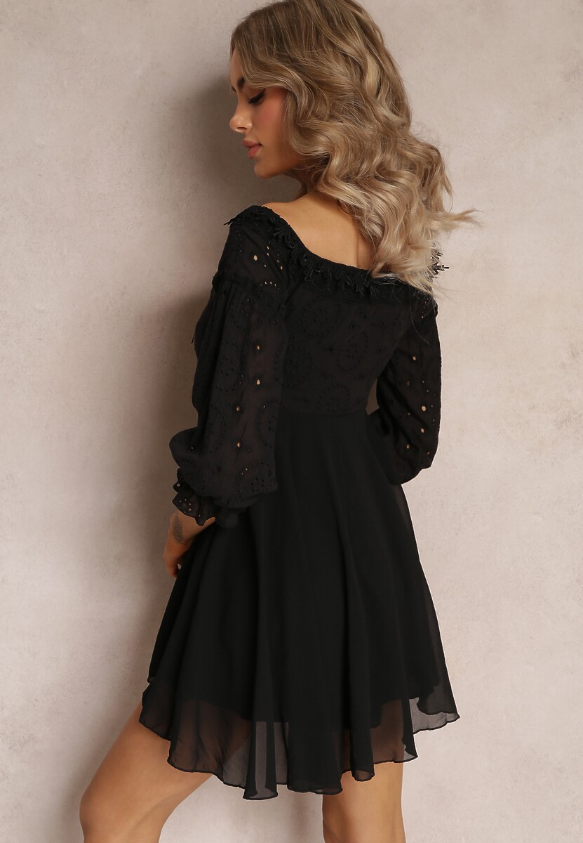 Czarna Sukienka z Rękawami 7/8 i Ozdobną Koronką Cascantha