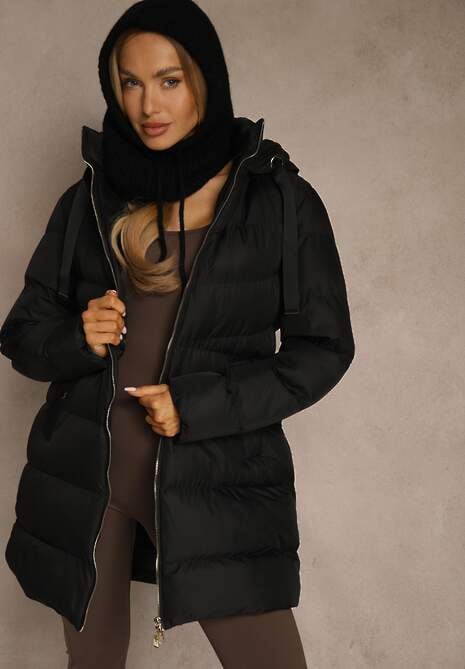 Czarna Kurtka Pikowana o Długim Kroju z Kapturem i Suwakiem Dwukierunkowym Naomira