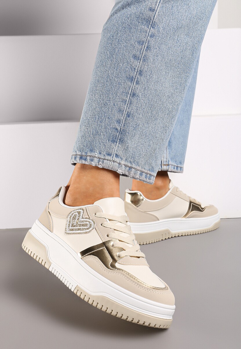 Beżowe Sneakersy z Brokatową Naszywką w Kształcie Serca Avioneria