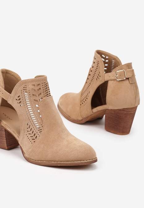 Ciemnobeżowe Ażurowe Botki Vices na Słupku w Stylu Kowbojek Ozdobione Wycięciem Isfedi