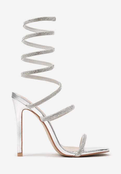 Srebrne Sandały na Obcasie Ozdobione Cyrkoniową Sprężyną na Łydkę Nelesi