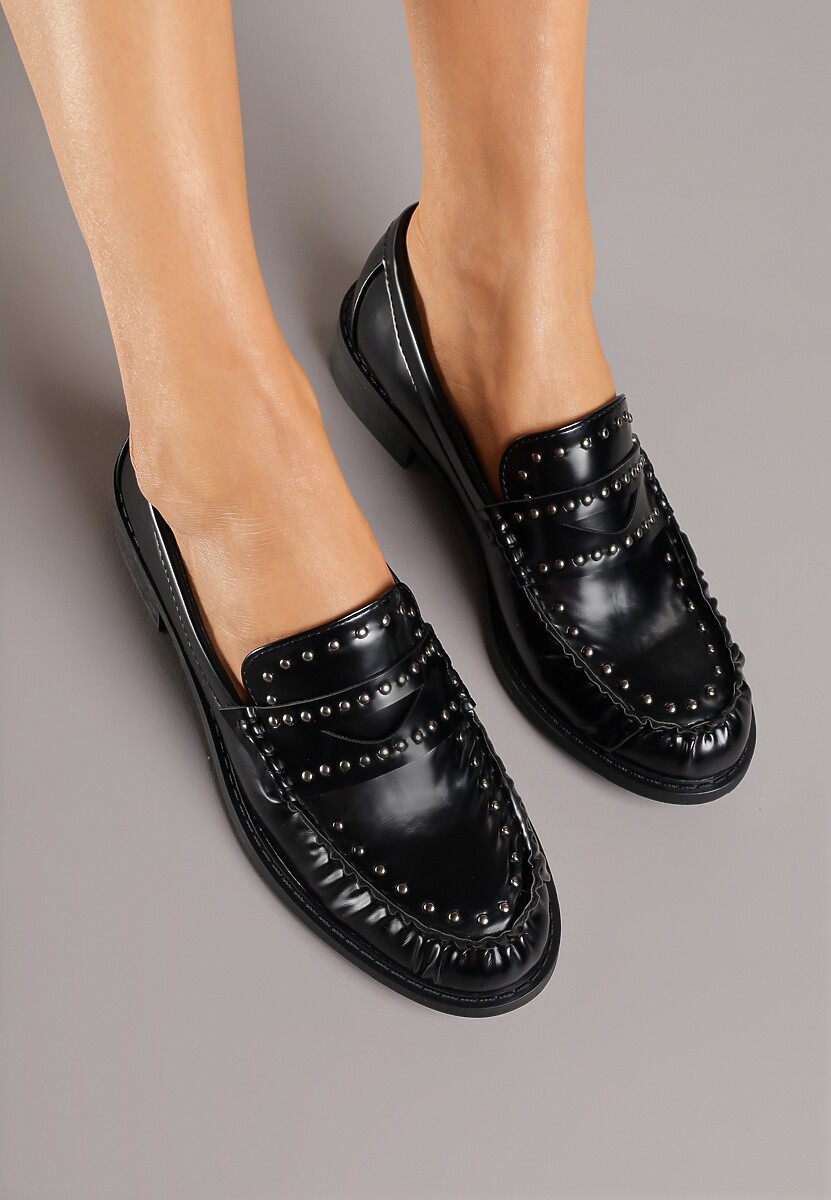 Czarne Mokasyny z Marszczoną Cholewką i Ozdobnymi Nitami Tuleanna