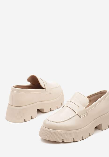 Beżowe Mokasyny na Tłoczonej Platformie Resilira