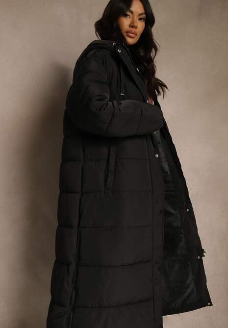Czarna Długa Kurtka Zimowa z Pikowanymi Przeszyciami Kapturem i Suwakami Mevanesa