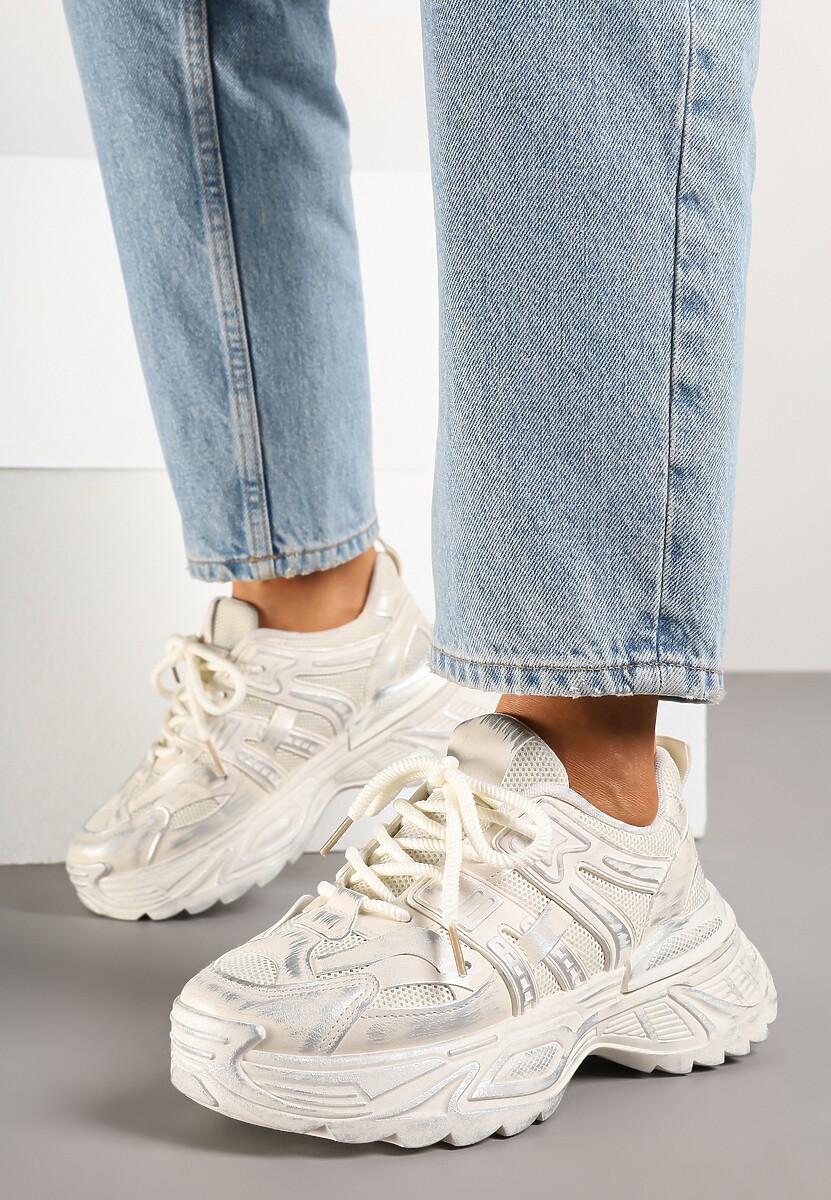 Beżowe Sneakersy na Platformie z Tłoczonym Wzorem Larrisna