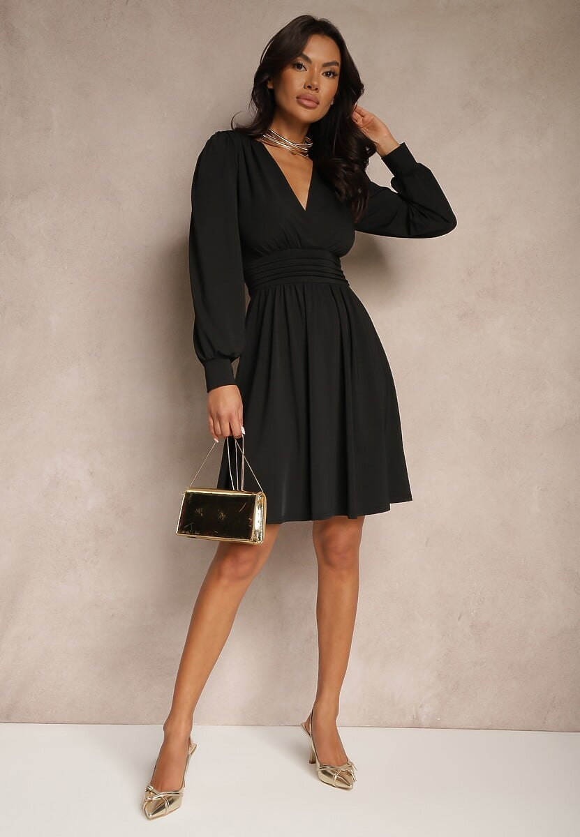 Czarna Sukienka z Wiskozą o Rozkloszowanym Kroju Selaitea