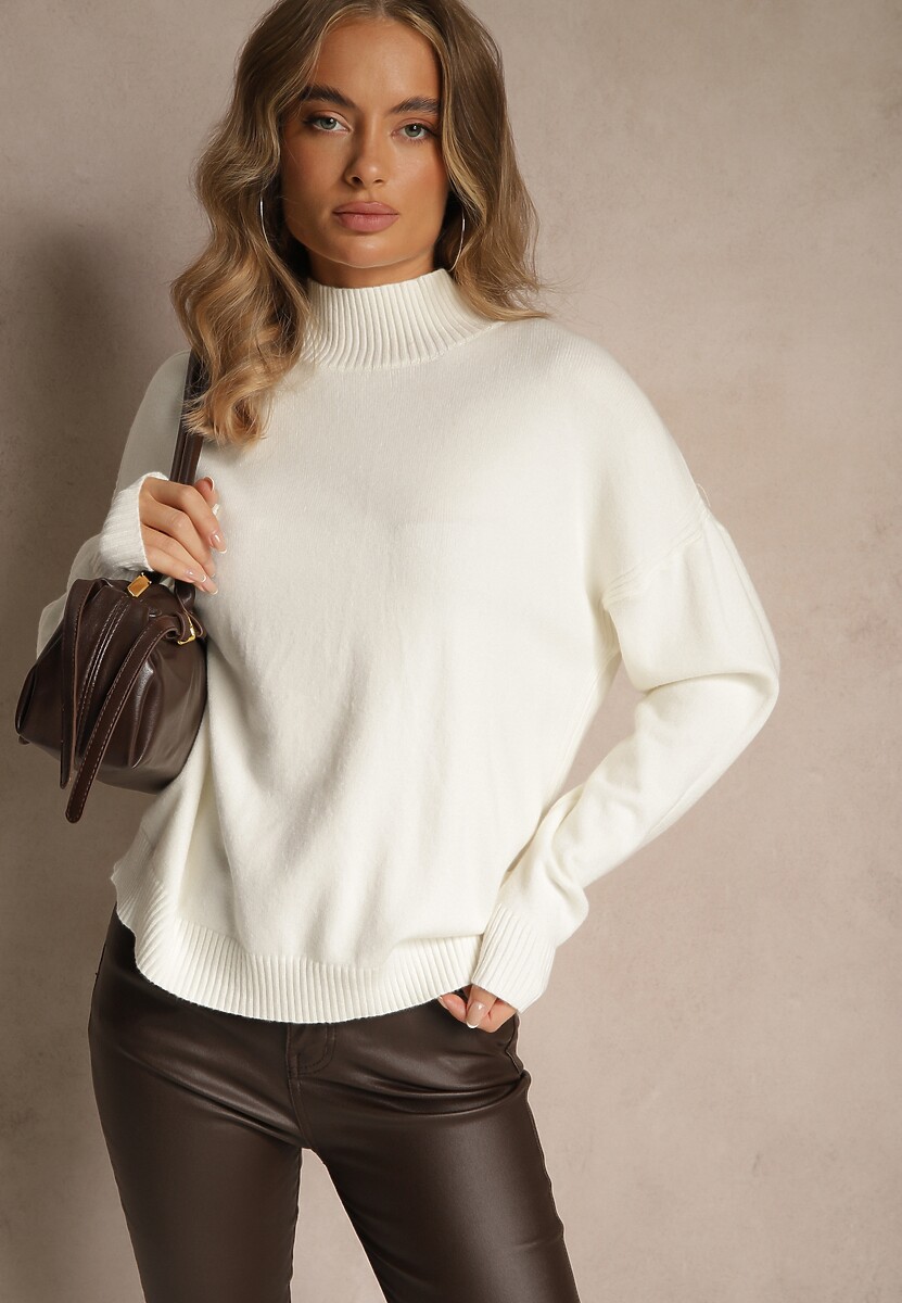 Biały Gładki Golf Zdobiony Guzikami przy Dekolcie Rallessa