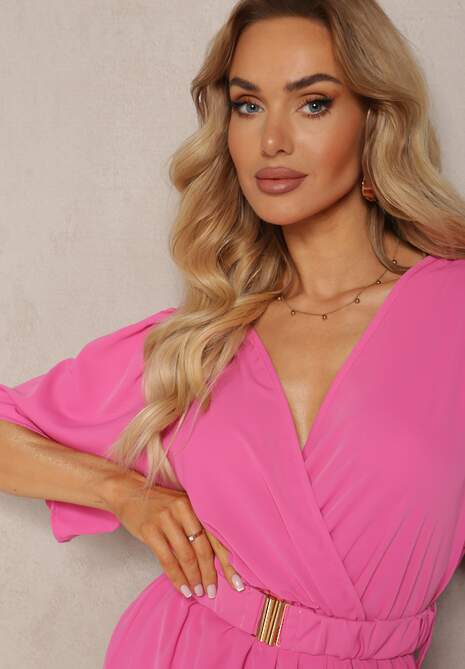 Różowa Sukienka o Kopertowym Kroju z Marszczoną Gumką i Paskiem w Talii Dariane