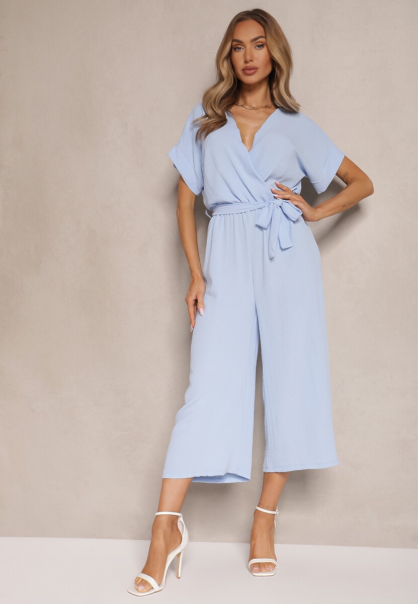 Jasnoniebieski Kopertowy Kombinezon o Prostym Kroju z Wiązanym Paskiem Tevenea
