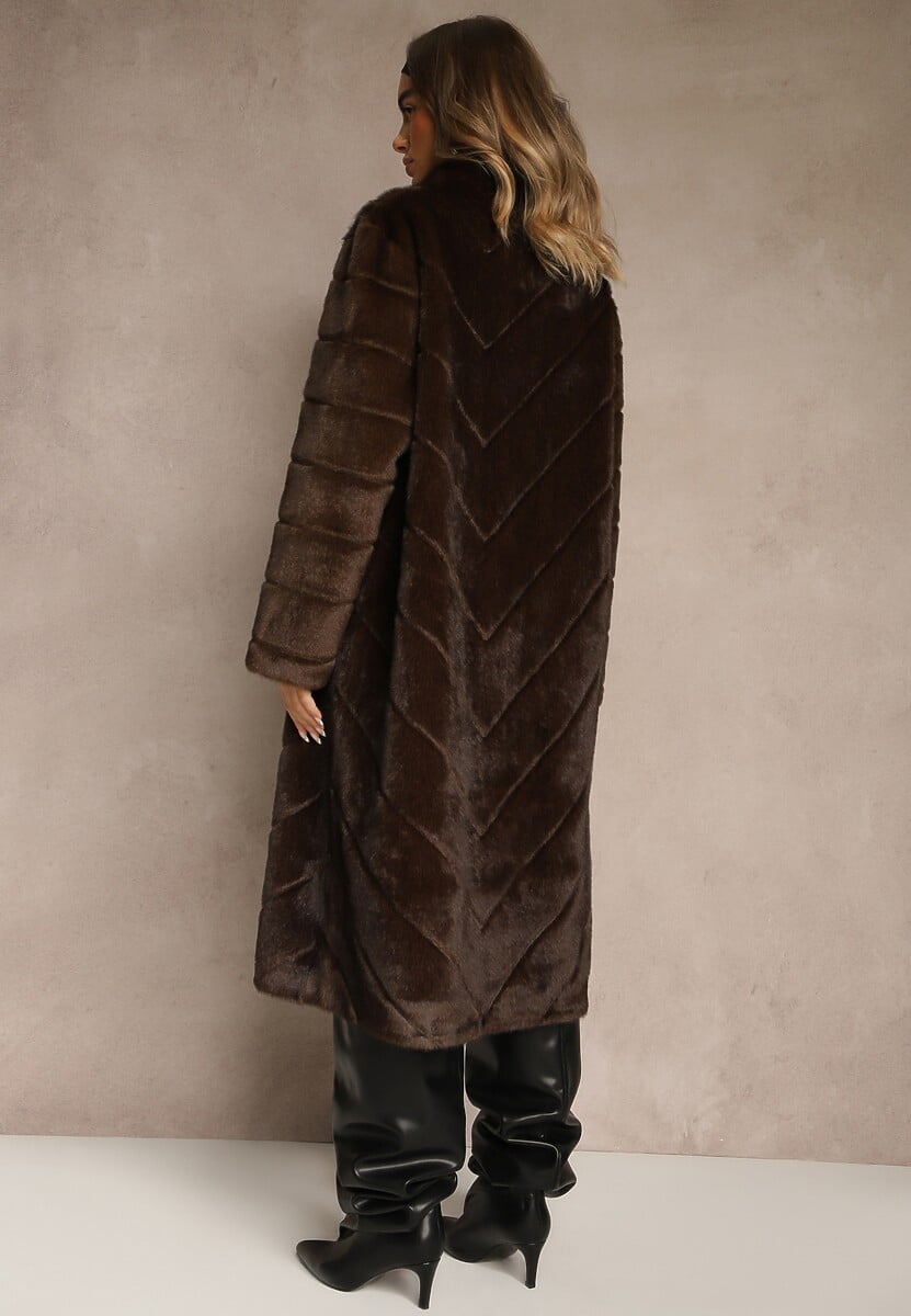 Brązowy Płaszcz Futerko o Długim Kroju z Przeszyciami i Stójką Zeniera