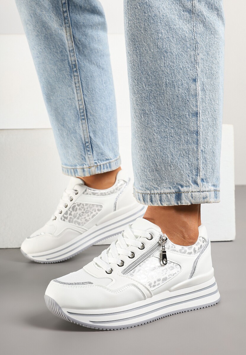 Białe Sneakersy na Platformie Ozdobione Suwakiem i Paskami Korirae
