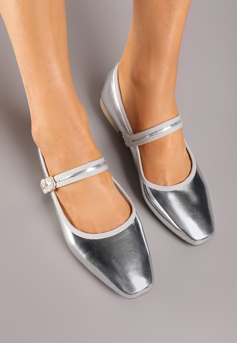 Srebrne Balerinki na Płaskiej Podeszwie Wykończone Kwadratowym Noskiem i Paskiem Vliora