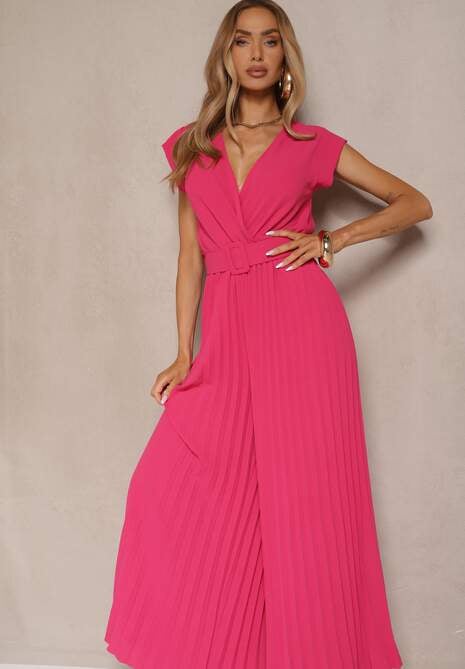 Fuksjowy Kopertowy Kombinezon Wide Leg Zdobiony Plisami i Paskiem z Klamrą Salirella