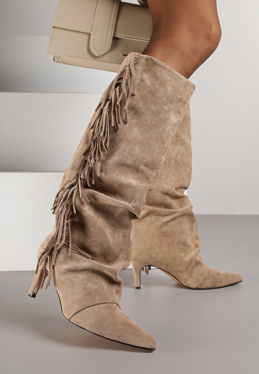 Ciemnobeżowe Kozaki z Imitacji Zamszu na Szpilce z Marszczoną Cholewką z Frędzlami Linotris