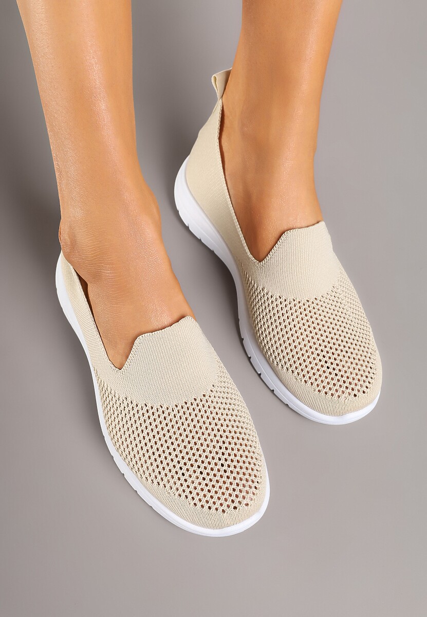 Beżowe Wsuwane Tenisówki z Ozdobną Perforacją Siltia