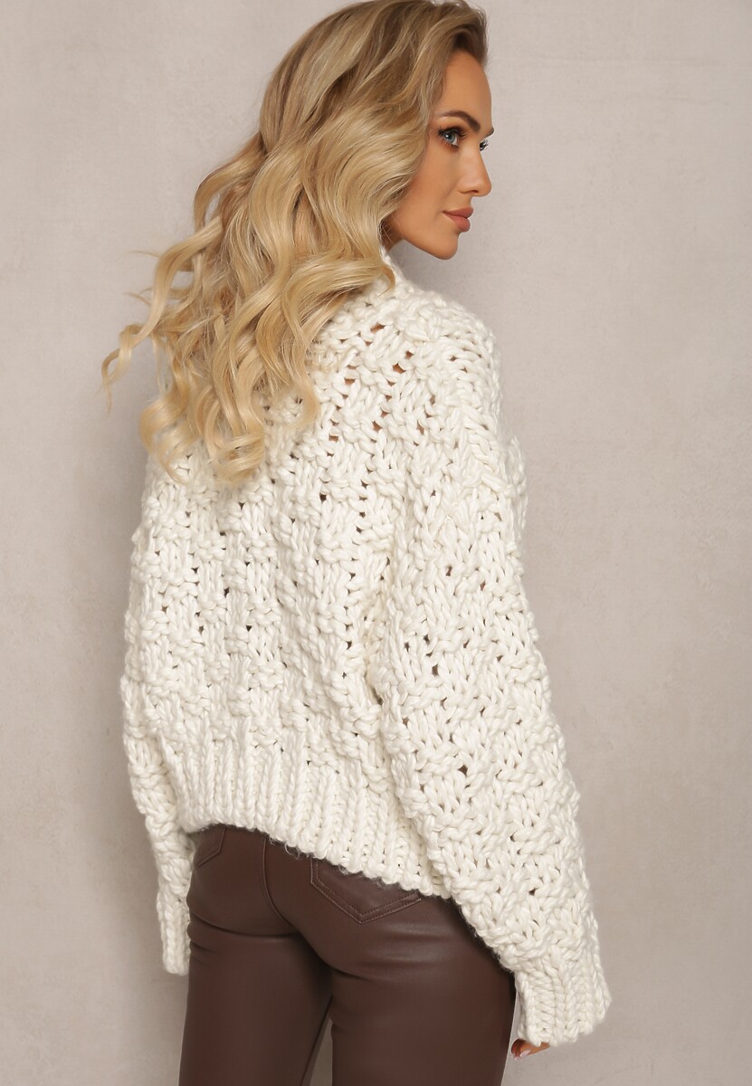 Jasnobeżowy Sweterkowy Półgolf z Szydełkowanej Włóczki Klimvi