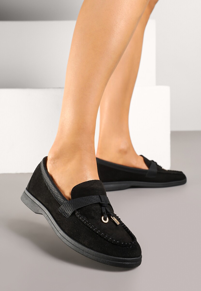 Beżowe Mokasyny Ozdobione Metalicznymi Aplikacjami i  Geometrycznym Wzorem Raviloria