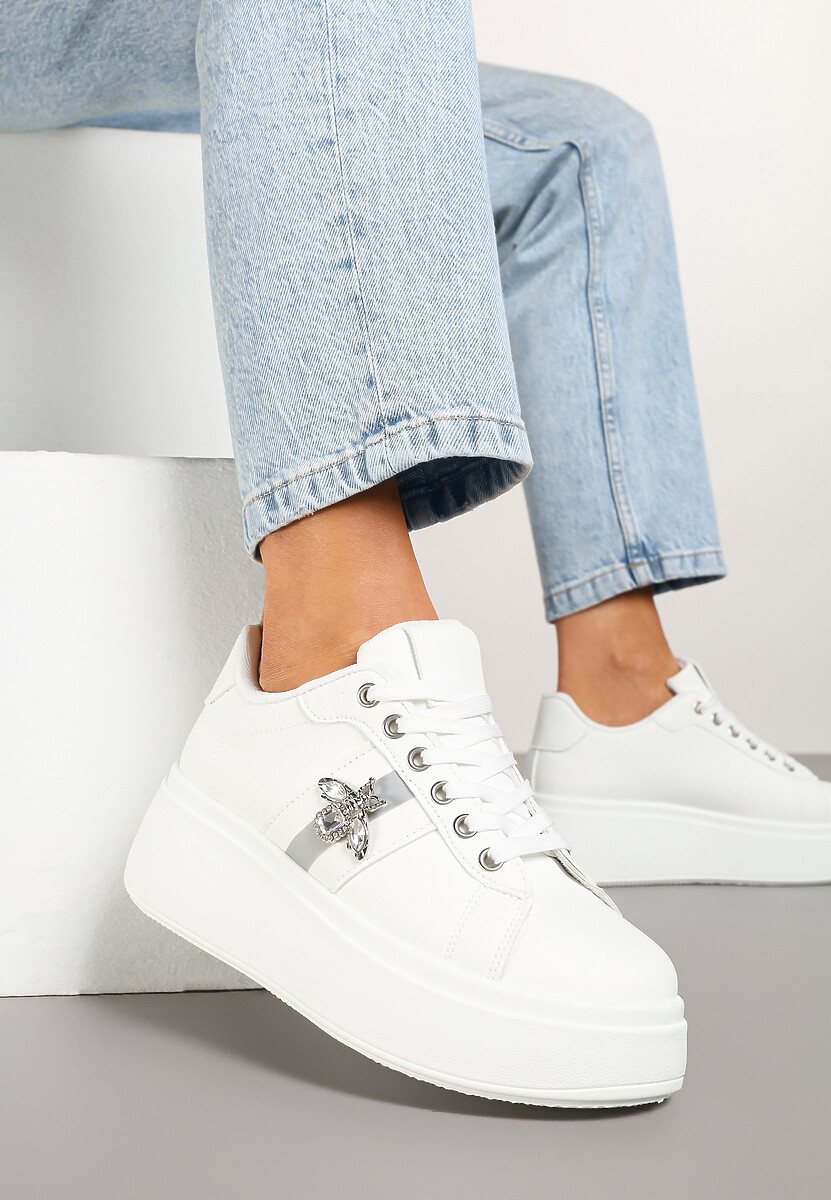 Białe Sneakersy z Ozdobną Aplikacją Owada z Przeszyciami na Platformie Ommea