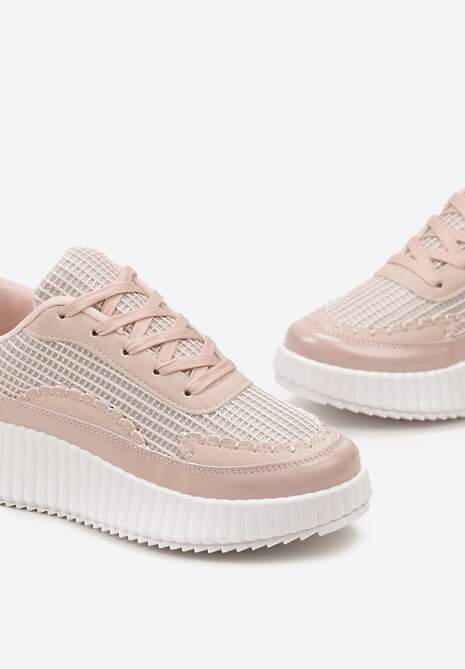 Różowe Sneakersy na Platformie Ozdobione Nitami i Patchworkowymi Wstawkami Jeneria