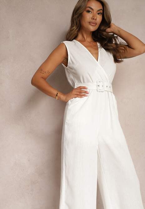 Biały Bawełniany Kombinezon z Kopertowym Dekoltem Paskiem z Klamrą i Gumką w Talii Risalen
