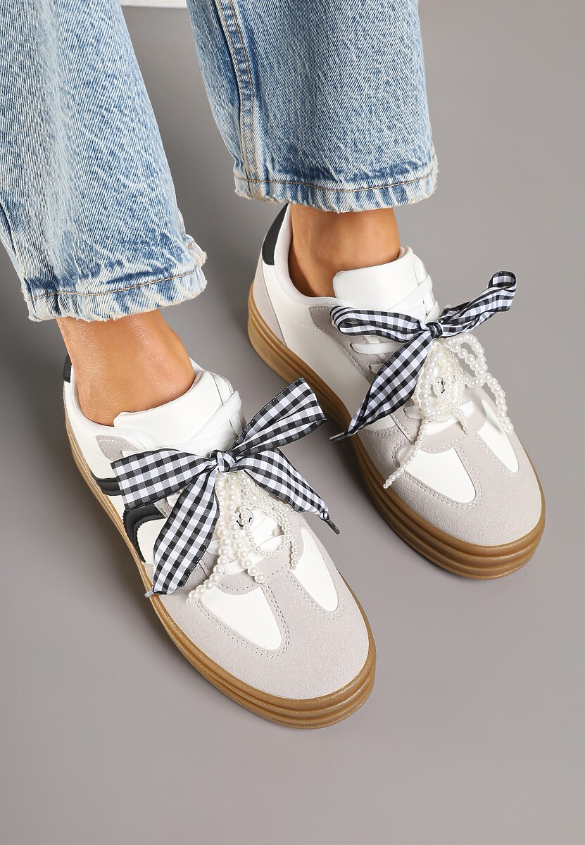 Białe Sneakersy Typu Klasyczne Tenisówki Zdobione Wstążką i Perłami Amivaria