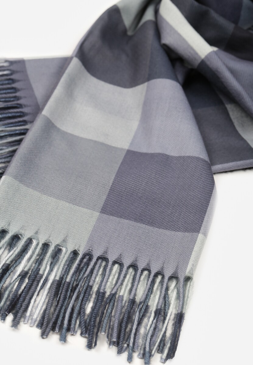 Czarny Wiskozowy Szalik z Frędzlami Zdobiony Wzorem w Kratę Etefera