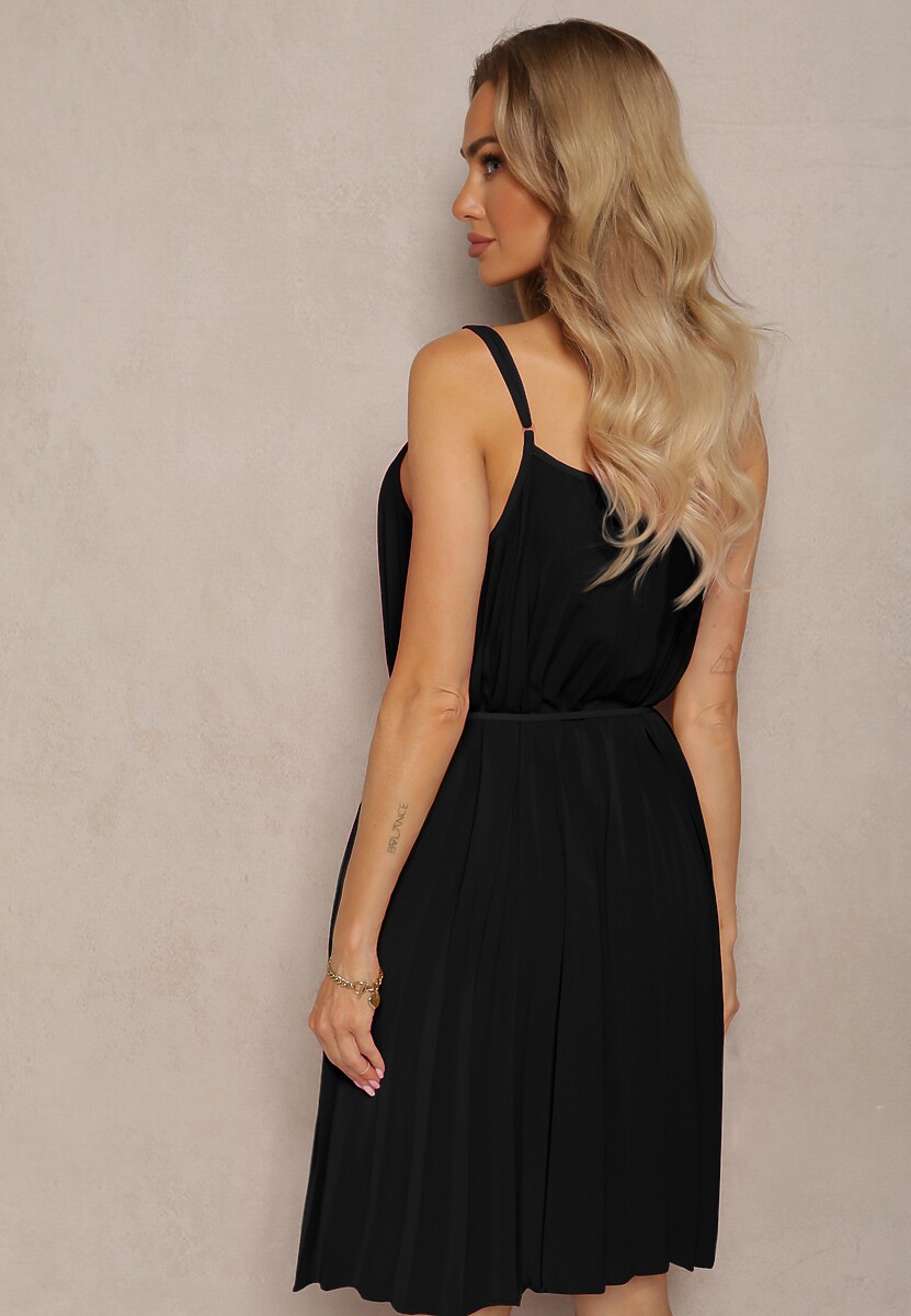 Czarna Rozkloszowana Sukienka na Regulowanych Ramiączkach z Materiałowym Paskiem Liavara