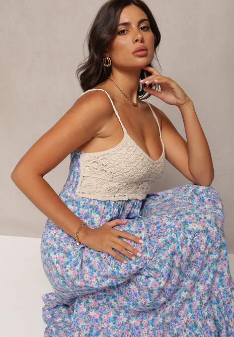 Niebieska Maxi Wiskozowa Sukienka o Rozkloszowanym Fasonie w Kwiaty Ozdobiona Szydełkowym Wzorem Damrea