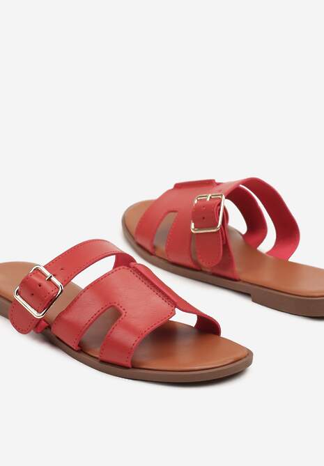 Czerwone Klapki Ozdobione Klamrą i Wycięciami Lenilea