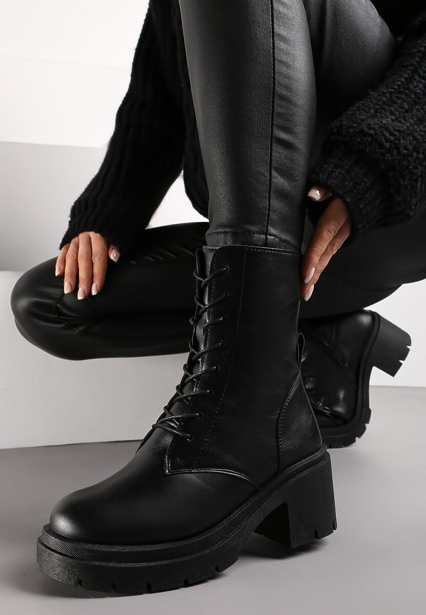 Czarne Sznurowane Botki z Imitacji Skóry na Podeszwie z Platformą i Żłobieniami Zaran