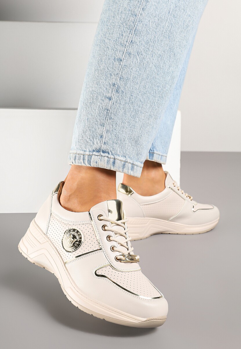 Czarne Sneakersy Ozdobione Metalicznymi Aplikacjami Hellevia