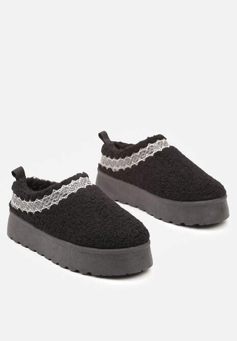 Czarne Śniegowce na Platformie z Niską Cholewką i Haftem Zinnorea