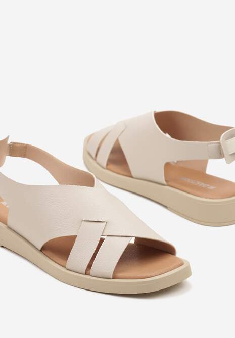 Beżowe Sandały z Ozdobnymi Wycięciami Sesiria