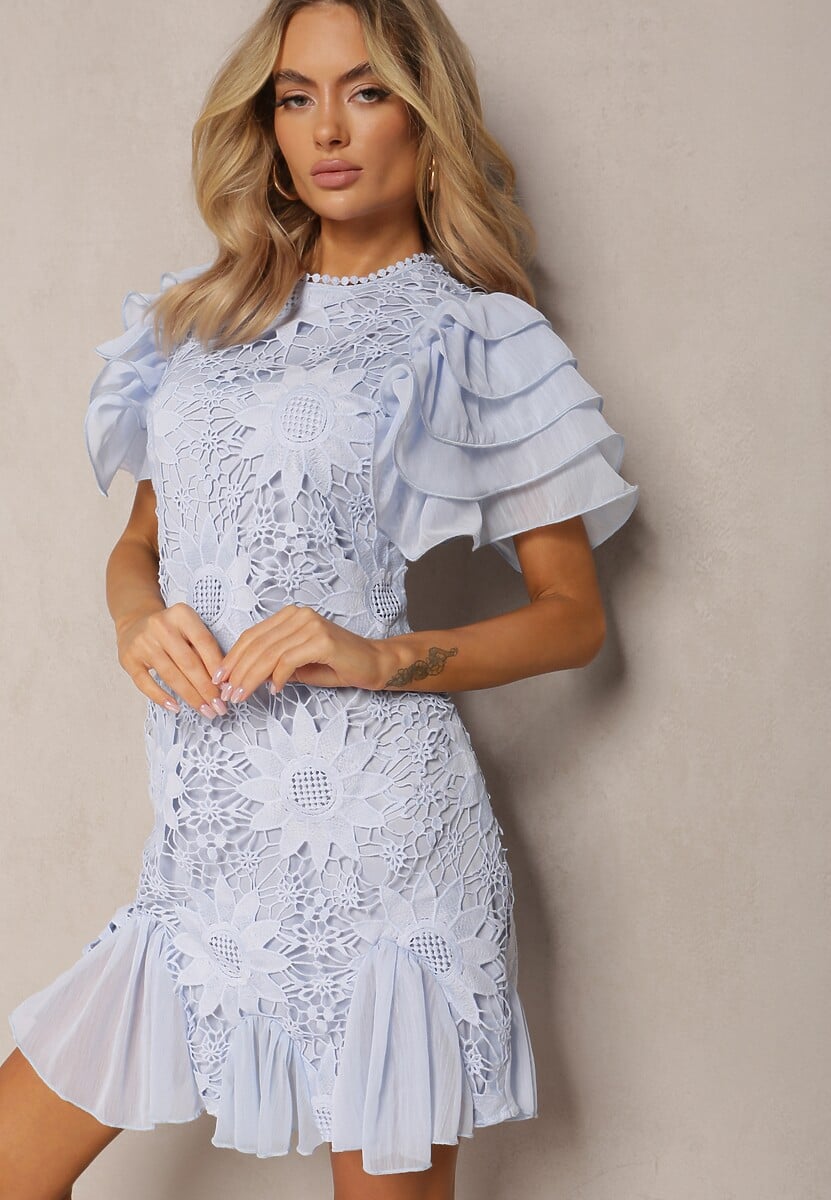 Czarna Sukienka Dopasowana Mini z Koronką i Falbankami Offiamea