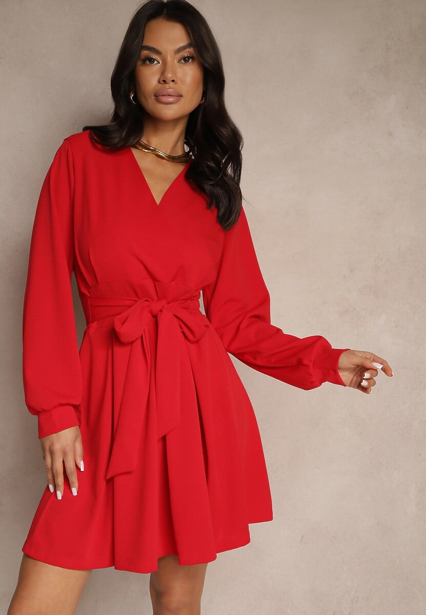 Czarna Kopertowa Sukienka o Rozkloszowanym Kroju ze Wszytym Wiązanym Paskiem Nalin