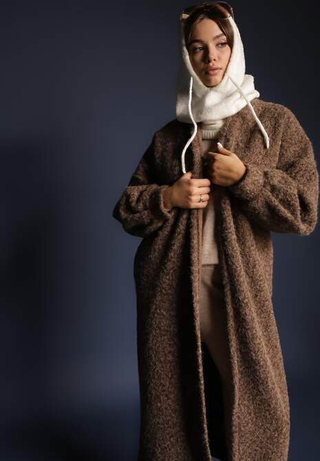 Brązowy Kardigan Niezapinany o Długim Kroju Ozdobiony Szerokimi Rękawami Tifilina