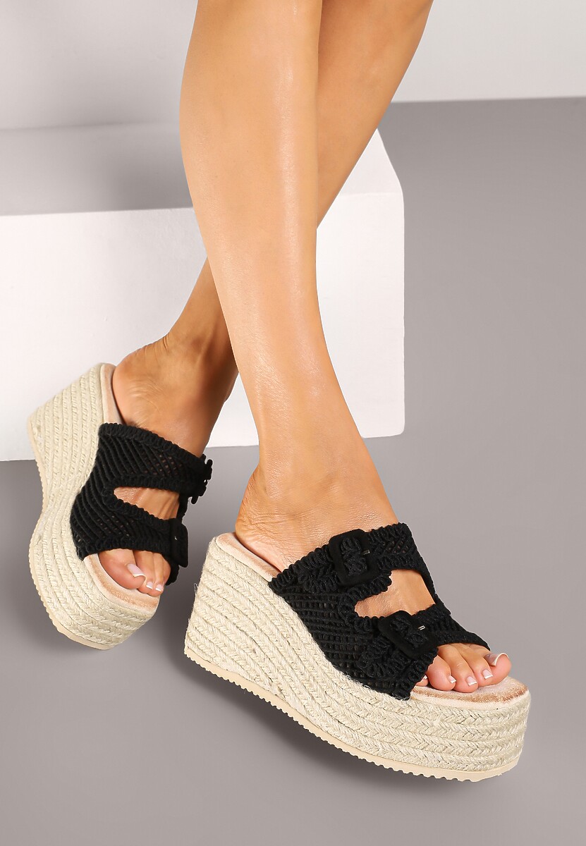 Czarne Ażurowe Klapki na Koturnie z Klamrami Viandiss