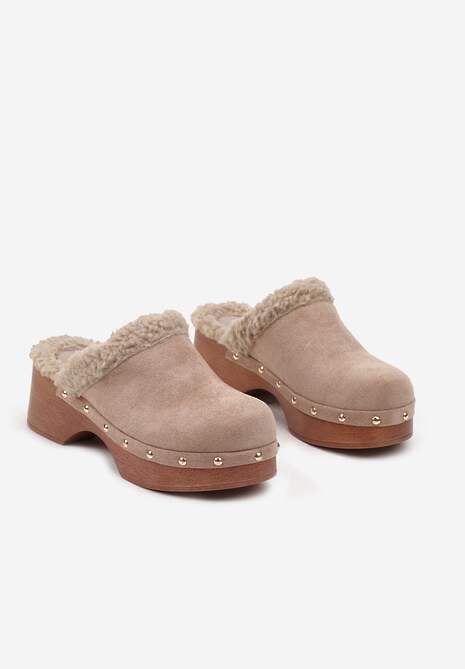 Ciemnobeżowe Futerkowe Klapki Mule na Platformie Ozdobione Ćwiekami Crelina