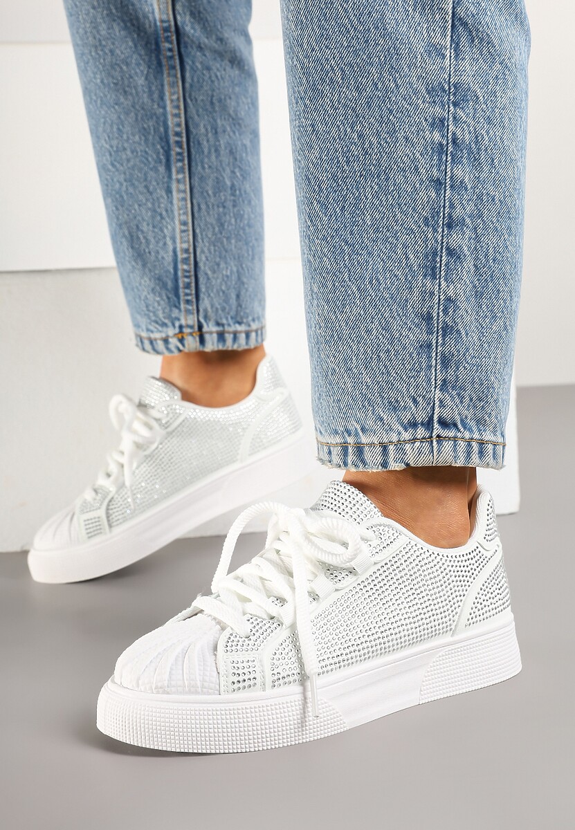 Białe Sneakersy z Ozdobnym Tłoczeniem i Cyrkoniami Dorreia