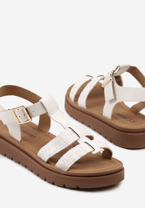 Białe Sandały na Niskiej Platformie Ozdobione Plecionką i Sprzączką Galauri