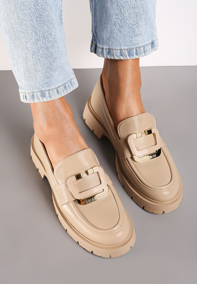 Beżowe Mokasyny na Płaskiej Podeszwie Ozdobione Metaliczną Aplikacją Evalith