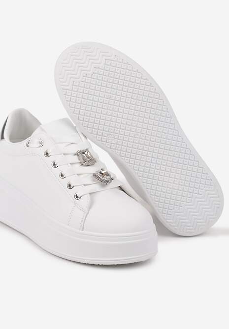 Biało-Srebrne Sneakersy z Biżuteryjnymi Aplikacjami i Platformą Tanami