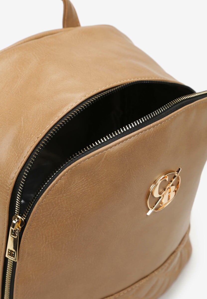 Brązowy Pikowany Plecak z Regulowanymi Szelkami i Metalową Ozdobą Kiza