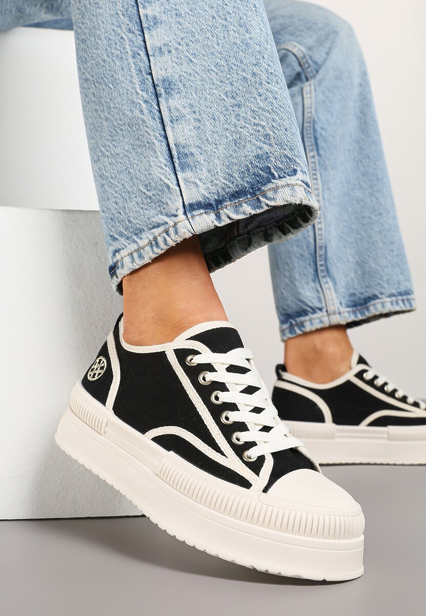 Czarne Trampki na Platformie z Metaliczną Ozdobą Afleeria