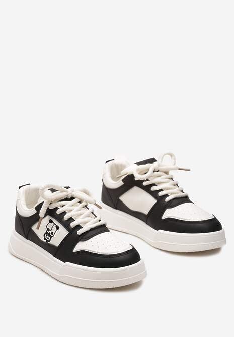 Czarno-Beżowe Sznurowane Sneakersy z Ekoskóry z Ozdobną Naszywką i Perforacją Vetria